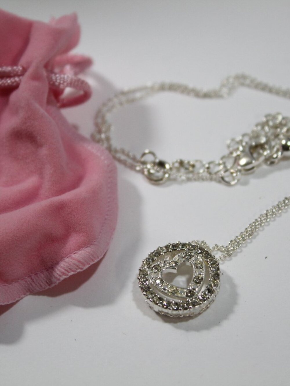 NOS Vintage Avon Circle Heart Pendant Necklace with Pouch